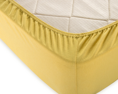 Трикотажная простынь на резинке горчица